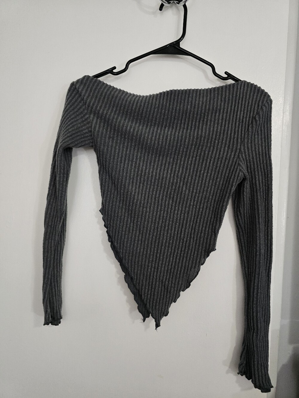 Ribbed Point-Hem Long Sleeve Sweater - Charcoal Gray